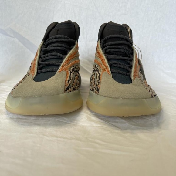 Yeezy main image 6